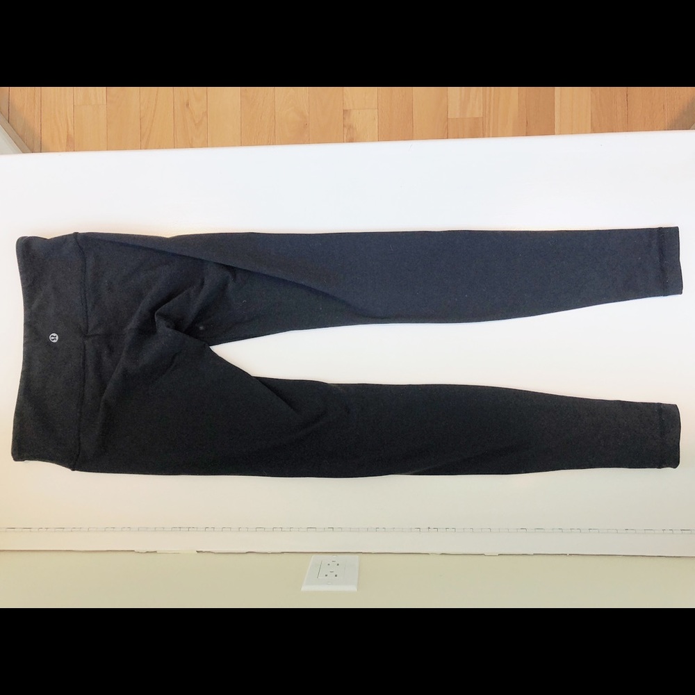 Black Lululemon wonderunder leggings